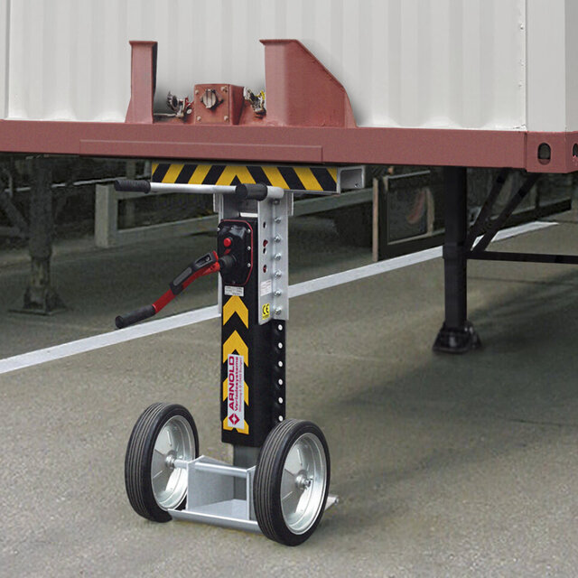Verladestütze ARNOLD Safety Jack 6 sichert den Auflieger zuverlässig gegen Umkippen Mobile Aufliegerstütze ARNOLD Safety Jack zur Absicherung von Sattelaufliegern gegen Umkippen (Trailer Tip-over) an der Laderampe