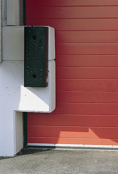 PE Anschlagpuffer an Isodock-Rampe PE Anschlagpuffer an Isodock-Rampe